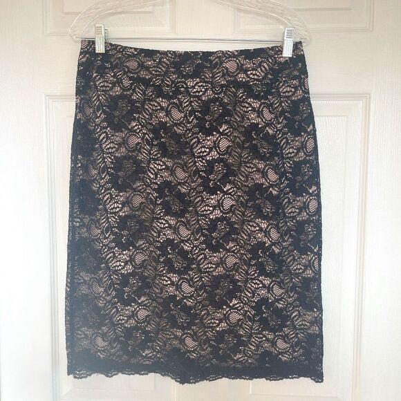 Banana Republic Dresses & Skirts - Banana Republic Lined Lace Skirt Sz. 8 Gently Loved